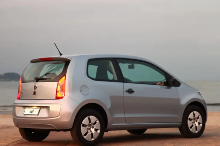 
	Volkswagen Up!: modelo zero-quil&ocirc;metro com duas portas custa R$ 29 mil reais
 (Divulgação/Volkswagen)