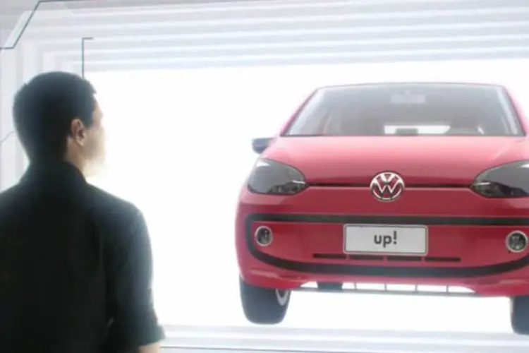 Volkswagen transforma manual do up! em vídeo 3D: ele destaca o motor, o sistema multimídia maps & more, os itens de segurança e outros detalhes do carro (Reprodução/YouTube/volkswagendobrasil)