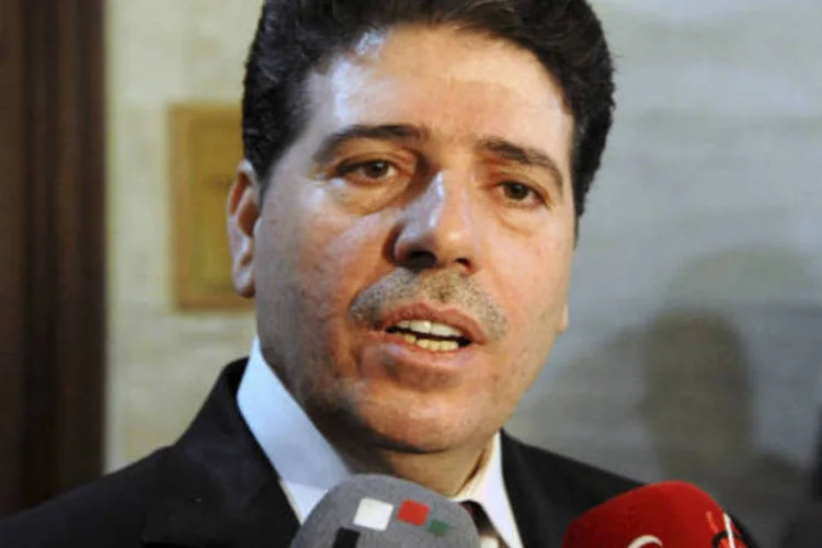 "A explosão terrorista em al-Mezze foi uma tentativa de atingir o comboio do primeiro-ministro. O doutor Wael al-Halki está bem e não está ferido", disse a televisão estatal (REUTERS/SANA/Handout)
