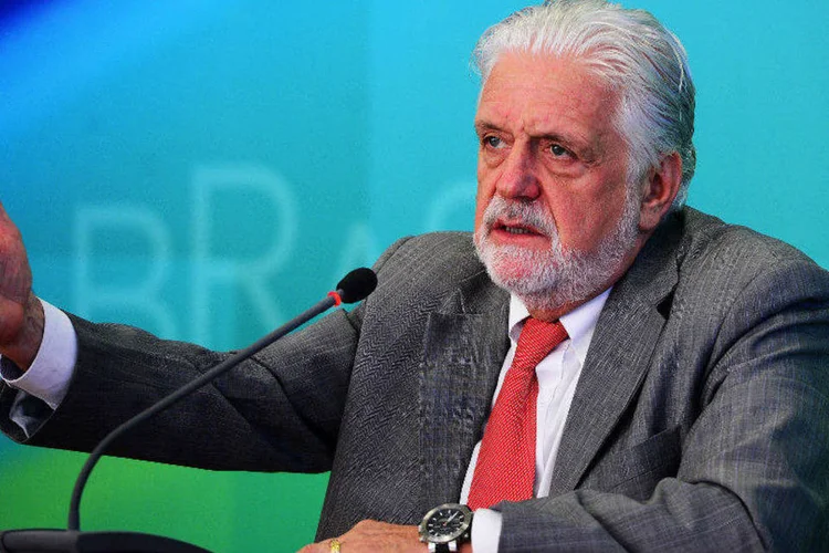 
	Jaques Wagner: &quot;depois de assumir a conspira&ccedil;&atilde;o, o m&iacute;nimo de coer&ecirc;ncia &eacute;, uma vez derrotada a conspira&ccedil;&atilde;o, ele renunciar&quot;
 (Wilson Dias/Agência Brasil)