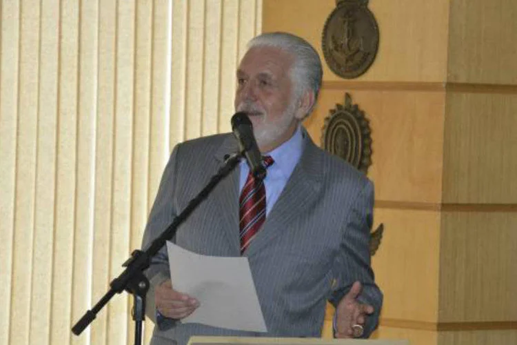 
	Durante visita ao estaleiro respons&aacute;vel pela constru&ccedil;&atilde;o de cinco submarinos, Wagner afirmou que os ajustes s&atilde;o necess&aacute;rios
 (Agência Brasil/ Valter Campanato)