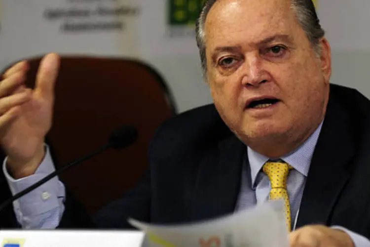 O ministro da Agricultura, Wagner Rossi:  “não é preciso derrubar nenhuma árvore” para produzir mais grãos ou aumentar áreas de pastagem (Marcello Casal Jr./ABr)