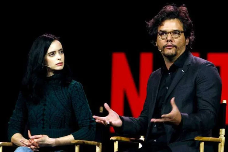 A atriz Krysten Ritter ao lado do ator Wagner Moura (REUTERS/Steve Marcus)