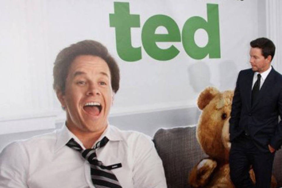 "Ted", a pelúcia que impede Mark Wahlberg de crescer