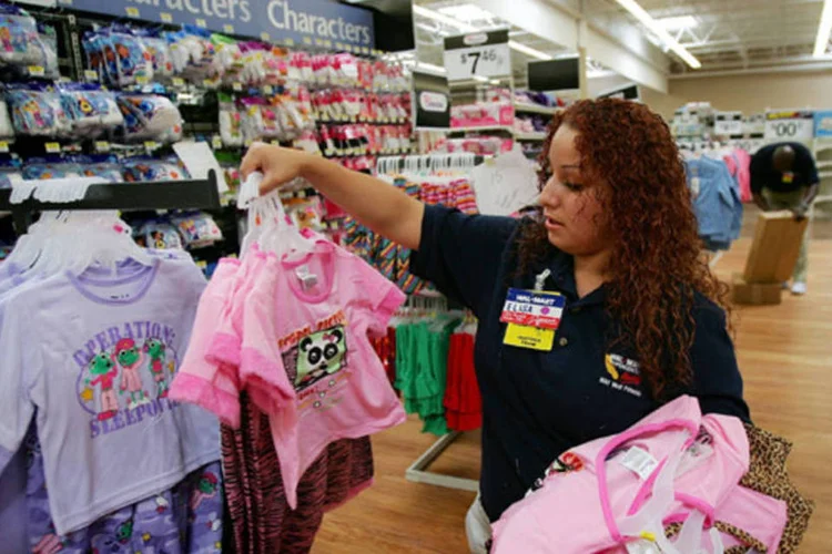 
	Loja do Walmart na Calif&oacute;rnia: varejista&nbsp;oferecer&aacute; uma TV de tela plana de 32 polegadas por US$ 98, frente a US$ 148 no ano passado
 (David McNew/Getty Images)