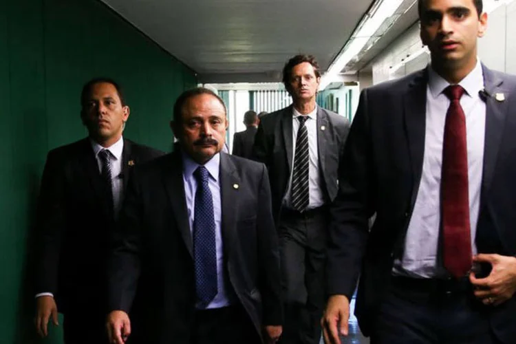 
	Maranh&atilde;o: o presidente chegou ao gabinete com uma carta e um pedido de desculpas aos parlamentares, fazendo um mea-culpa pela anula&ccedil;&atilde;o (e posterior revers&atilde;o) do impeachment
 (Marcelo Camargo/Agência Brasil)
