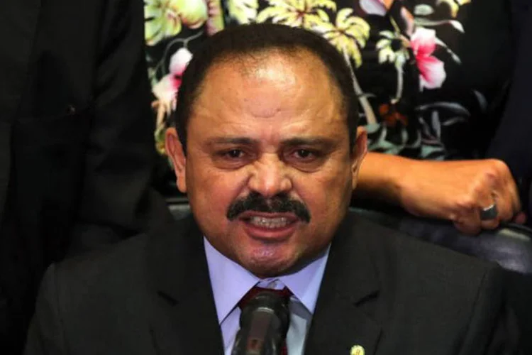 
	Waldir Maranh&atilde;o: &ldquo;Sem ren&uacute;ncia. N&atilde;o tem ren&uacute;ncia. Vamos administrar o pa&iacute;s&rdquo;, disse ele rapidamente ao chegar &agrave; C&acirc;mara dos Deputados
 (Fabio Rodrigues Pozzebom/Agência Brasil)