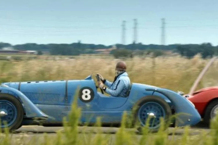 
	&quot;Aposta de Cavalheiros II&quot; &eacute; um curta-metragem que conta a hist&oacute;ria de dois homens e a aposta de um carro vintage
 (Reprodução/YouTube)