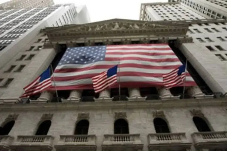 Wall Street: ações de tecnologia ajudaram o índice Nasdaq a encerrar o dia perto da estabilidade (./Bloomberg)