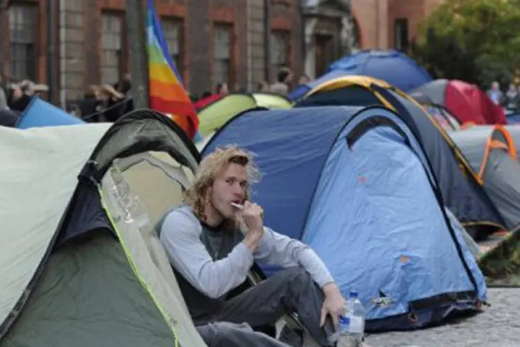 O acampamento começou no sábado, durante uma manifestação convocada pelo grupo "Occupy LSX"
 (Carl Court/AFP)