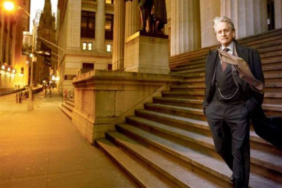 Gordon Gekko e FBI se unem contra o crime em Wall Street