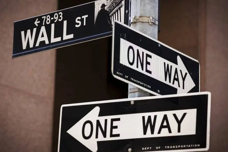 
	Placas de rua em Nova York: para qual caminho vai a economia americana?
 (Reuters)