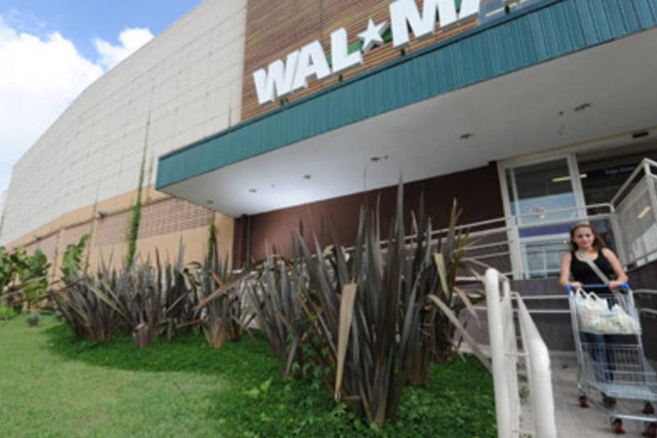 Wal-Mart gasta US$ 1 mi para evitar multa de US$ 7 mil