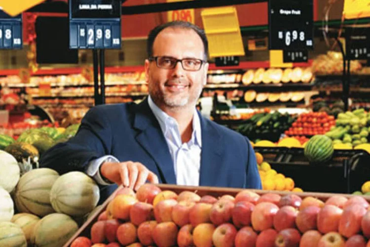 Núñez, em um dos hipermercados verdes do Walmart (.)