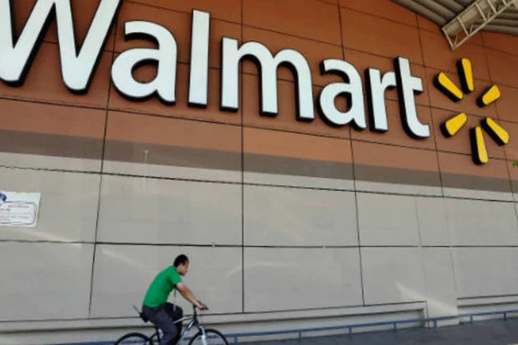 
	Loja do Walmart: o Walmart est&aacute; tentando reduzir a rotatividade entre seus 1,3 milh&atilde;o de funcion&aacute;rios americanos
 (GettyImages)