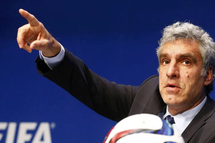 
	Porta-voz da Fifa, Walter De Gregorio: &quot;o que esperam que digamos? Os Mundiais ser&atilde;o disputados na R&uacute;ssia e no Catar&quot;
 (REUTERS/Ruben Sprich)