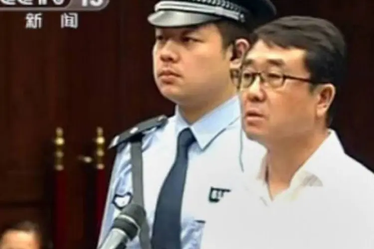 
	Wang Lijun, ex-bra&ccedil;o direito de Bo Xilai, sob cust&oacute;dia no tribunal: ele est&aacute; agora em m&atilde;os das autoridades em um lugar secreto
 (CCTV/AFP)