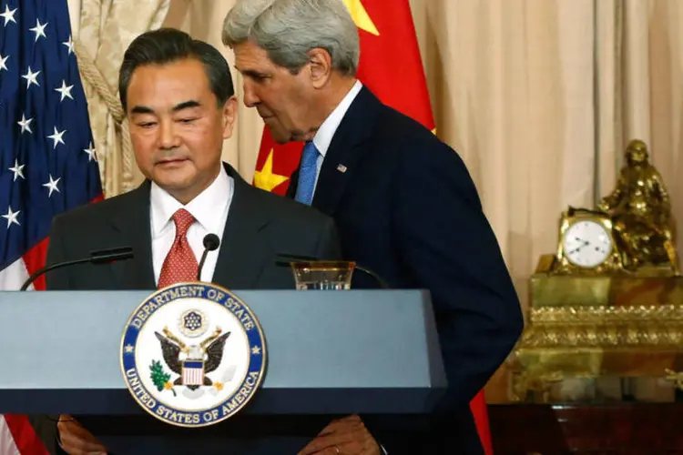 
	O secret&aacute;rio de Estado americano John Kerry e o ministro de Rela&ccedil;&otilde;es Exteriores da China, Wang Yi
 (Jonathan Ernst/Reuters)