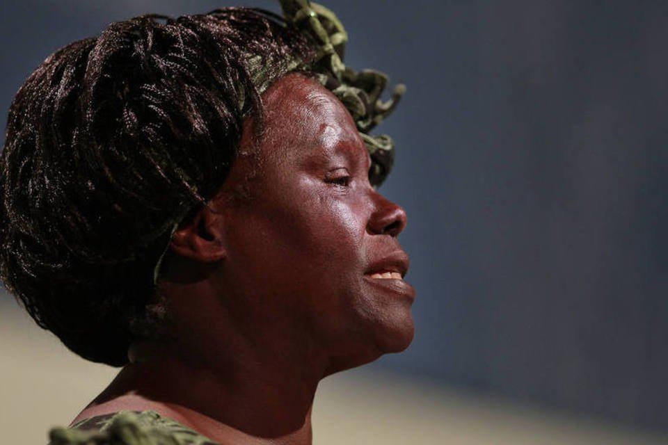 Wangari Maathai é enterrada como heroína nacional no Quênia