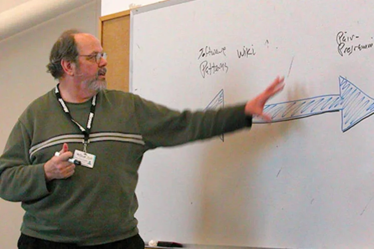 O programador Ward Cunningham criou a tecnologia de edição colaborativa de páginas da web que é usada na Wikipedia (Doc Searls / Creative Commons)