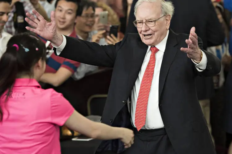 
	O megainvestidor Warren Buffett: 14 dos 18 principais investimentos de Buffett acumulam perdas no ano
 (Bloomberg News/Daniel Acker)
