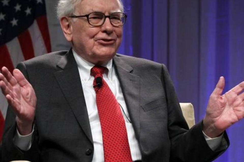 Buffett pede a bilionários que doem metade de suas fortunas