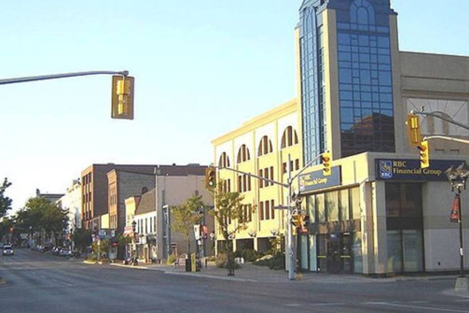 Canadenses protestam após suicídio de jovem