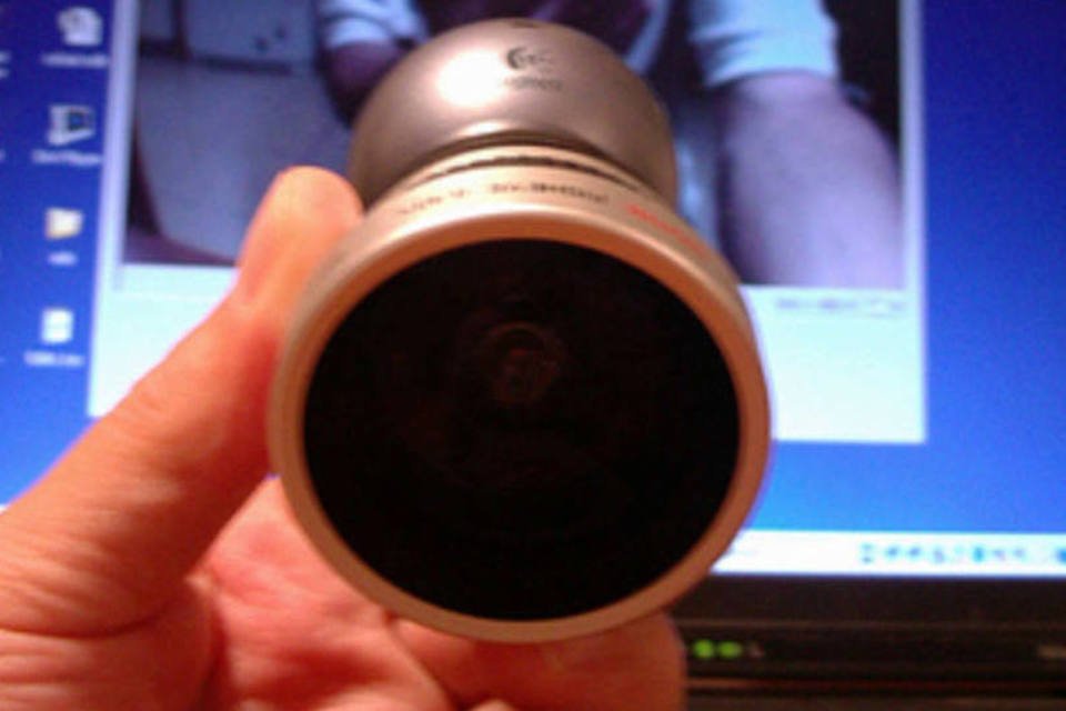 
	Webcam: imagens&nbsp;eram removidas das webcams de computadores de pessoas que n&atilde;o eram suspeitas de nenhum delito
 (Wikimedia Commons)