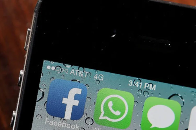 
	Celular mostra Whatsapp e Facebook: o&nbsp;que muitos se perguntam &eacute; por que gastar tanto em um aplicativo que tem basicamente a fun&ccedil;&atilde;o que o Facebook j&aacute; possui
 (Getty Images)