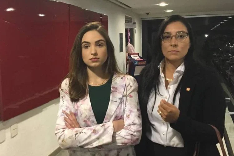 
	A jornalista Patr&iacute;cia L&eacute;lis (esq), que acusa Marco Feliciano de abuso sexual: defesa pediu cinco dias para fazer um depoimento complementar
 (Marcelo Ribeiro/EXAME.com)