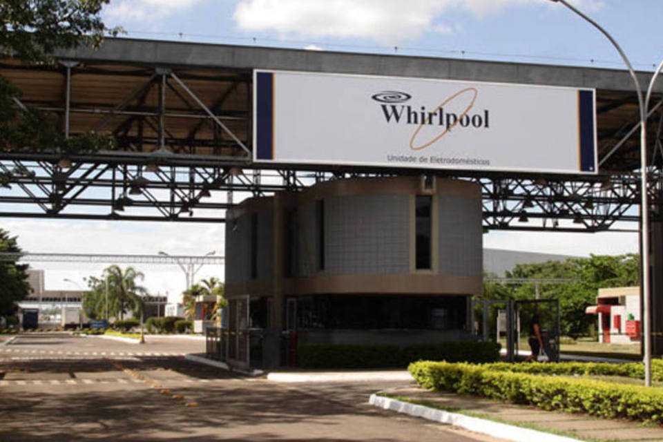 Whirlpool tem queda no lucro devido a custos de aquisições