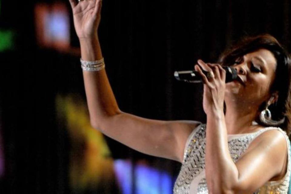 Vestidos e joias de Whitney Houston irão a leilão no fim de março