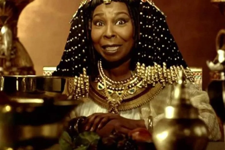 Whoopi Goldberg, para a Poise (Reprodução)