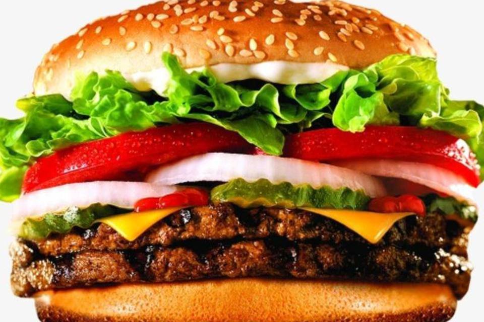 Burger King dará 1 milhão de sanduíches para fãs no Facebook