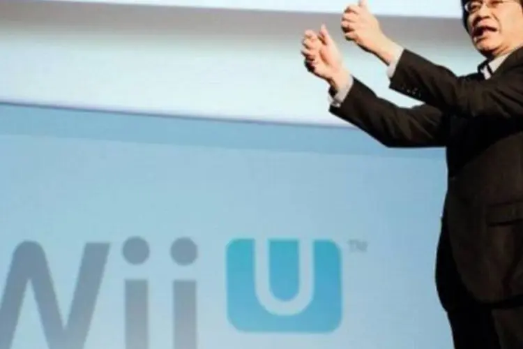 
	Satoru Iwata, apresentando o Wii U: Iwata j&aacute; havia tomado medida similar quando abaixou pr&oacute;prio pagamento na &eacute;poca do lan&ccedil;amento do Nintendo 3DS, em 2011
 (Kevork Djansezian/Getty Images/AFP)