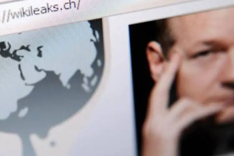 Site WikiLeaks: em sua conta no Twitter, o WikiLeaks especula que o ataque tenta prevenir futuras revelações (Fabrice Coffrini/AFP)