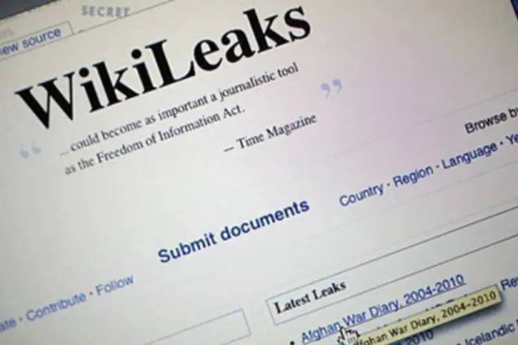 
	Home do Wikileaks: &quot;AVISO: n&oacute;s obtivemos o conte&uacute;do da conta de e-mail do chefe John Brennan e logo vamos revel&aacute;-lo&quot;, avisa a conta oficial no Twitter do Wikileaks
 (.)
