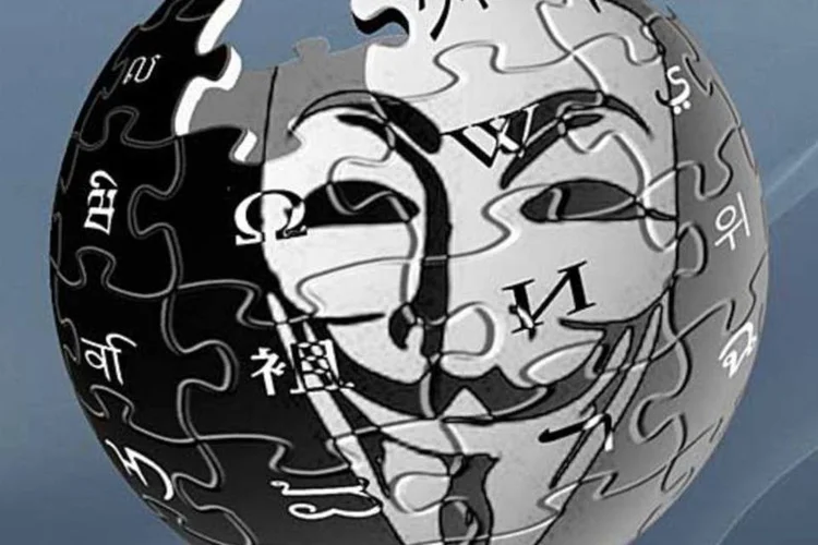 
	O AntiSec, um grupo ligado ao Anonymous, diz ter obtido dados de 12 milh&otilde;es de usu&aacute;rios de produtos Apple ao invadir um computador do FBI
 (Anonymous / Wikimedia Commons)