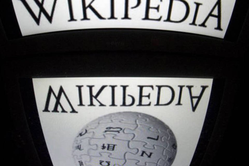 Servidor que alterou perfis na Wikipedia é exonerado