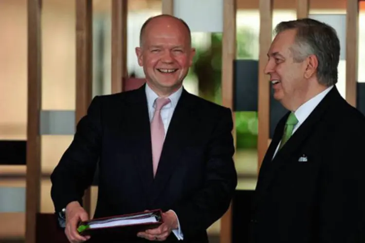 Chanceler britânico, William Hague, é recebido no Itamaraty pelo ministro das Relações Exteriores, Luiz Alberto Figueiredo (Marcelo Camargo/Agência Brasil)