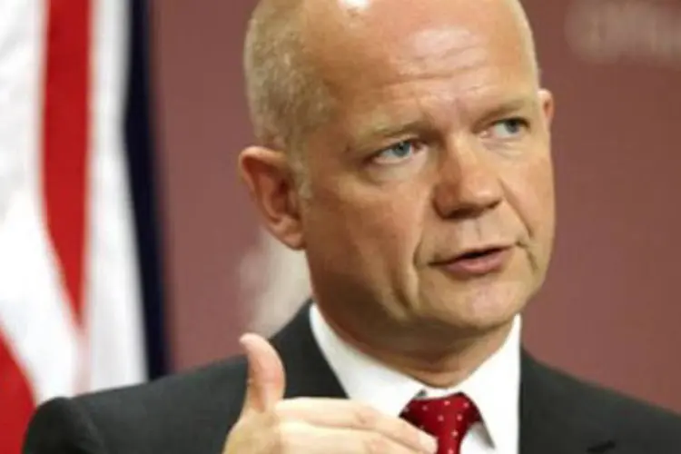 William Hague, o ministro das Relações Exteriores, afirmou que a Grã-Bretanha também participa nos esforços para ajudar os rebeldes na transição
 (Kerim Okten/AFP)
