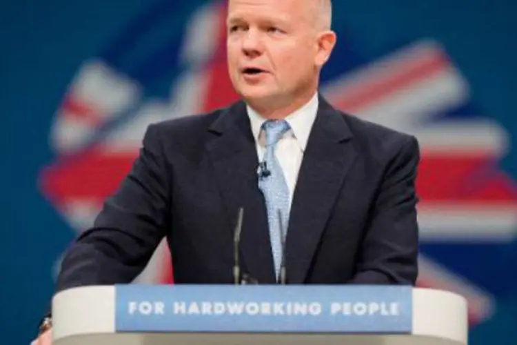 
	William Hague: ministro das Rela&ccedil;&otilde;es Exteriores brit&acirc;nico fez o an&uacute;ncio no Parlamento
 (AFP)