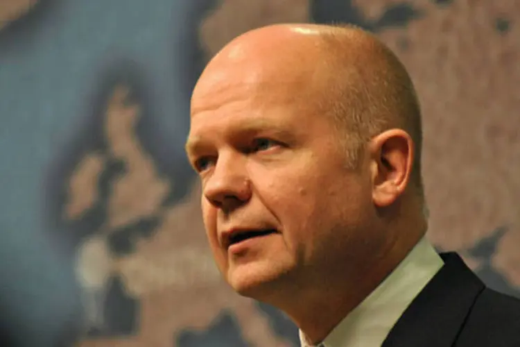 
	Chanceler brit&acirc;nico, William Hague: ele indicou que a interven&ccedil;&atilde;o poderia ser justificada &quot;pela necessidade humanit&aacute;ria&quot;, mesmo sem o apoio dos membros permanentes do Conselho de Seguran&ccedil;a da ONU
 (File Upload Bot (Magnus Manske) / Wikimedia Commons)