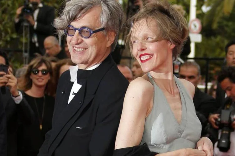 
	Diretor Wim Wenders e sua esposa Donata posam em Cannes
 (REUTERS/Regis Duvignau)