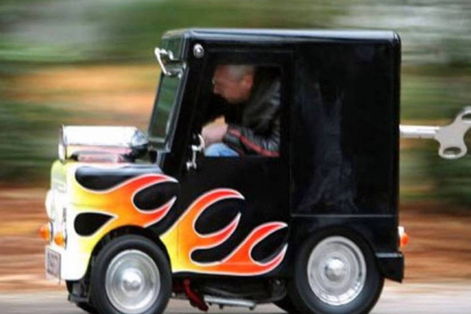 Britânico apresenta o menor carro do mundo na Alemanha