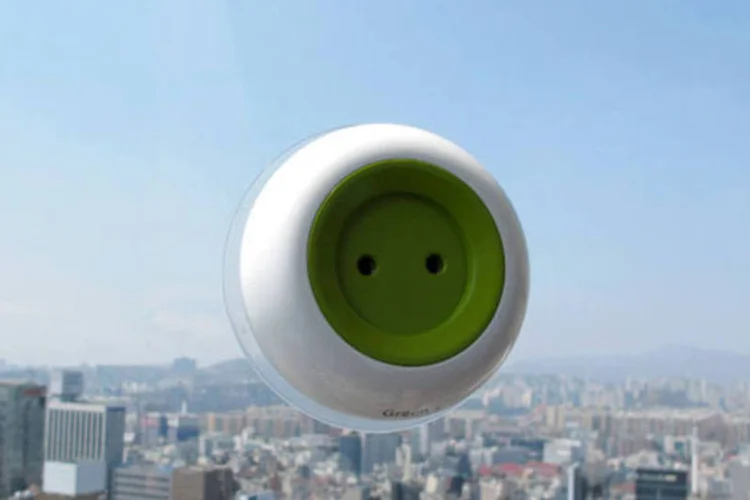 “Window Socket”, tomada que funciona com energia solar (Divulgação / Kyuho Song e Boa Oh)