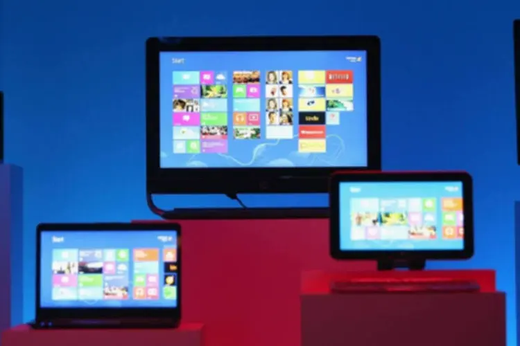 
	Telas de computador com o sistema Windows 8, da Microsoft: decl&iacute;nio foi exagerado por receitas diferidas que impulsionaram os resultados um ano antes
 (Getty Images)