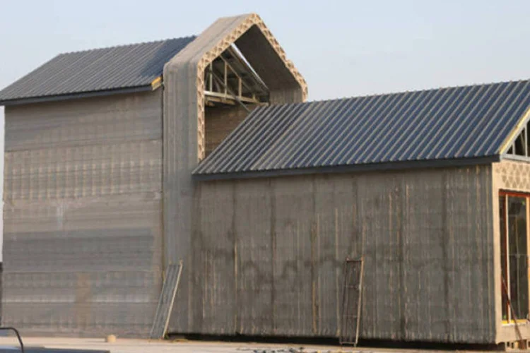 Casa feita em impressora 3D pela Winsun: material usado para construir as paredes é reciclado de construções antigas (Reprodução)