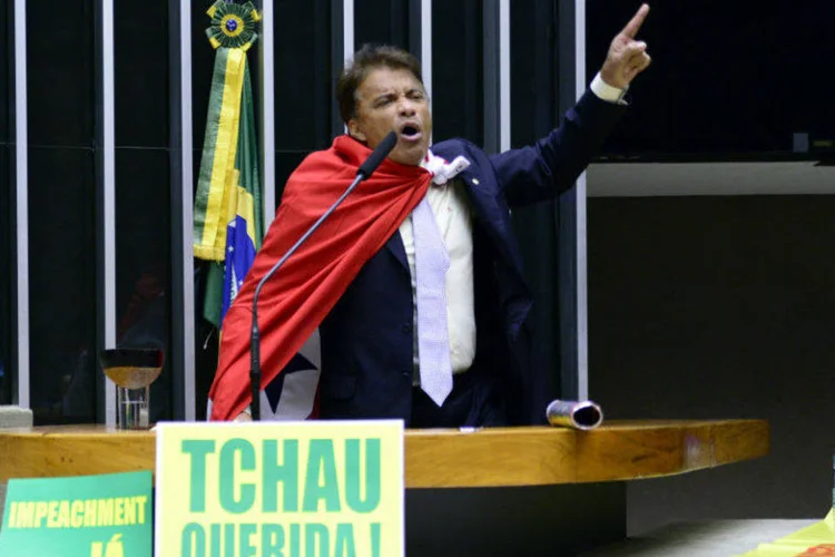 
	Dep. Wladimir Costa (Solidariedade/PA): &quot;a sess&atilde;o exp&ocirc;s o lado farsante da democracia Brasileira&quot;, diz o jornal The Guardian
 (Nilson Bastian/Câmara dos Deputados/Fotos Públicas)