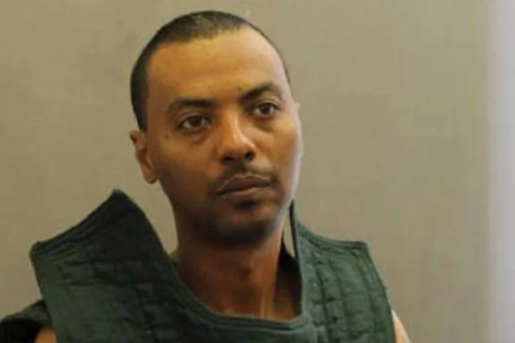 
	Wossen Assaye: a pol&iacute;cia disse que prisioneiro estava detido sob acusa&ccedil;&otilde;es federais de roubo armado a um banco
 (REUTERS/Fairfax County Police Department)